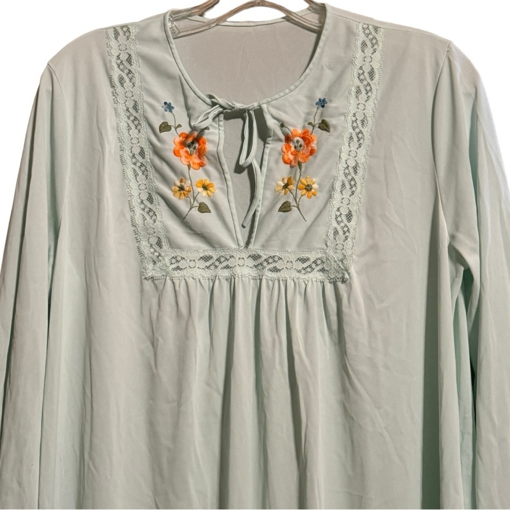 Vintage‎ Embroidered Nylon Robe - Picture 2 of 6